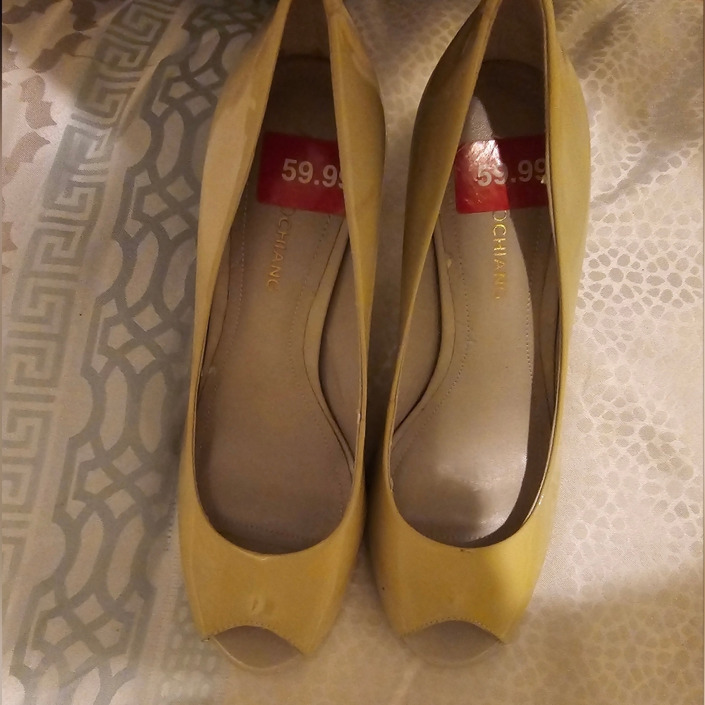 Peep-toe heels- Heel height 3 inches